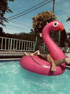 Liisaa_Kiss: In the pool😍 ( фото)