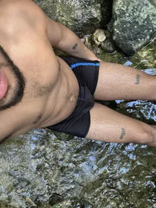 AlanDaviss Hairy body in the river  8. fénykép