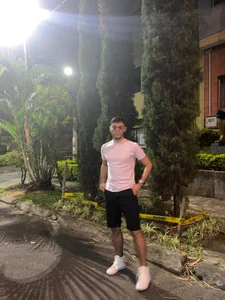 liam_genner_ 😈  4টি ছবি