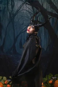 My Maleficent costume, just for you, loser 😈 de NAILAHARD  2 Imagens