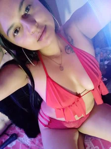 violetaass chubby beautiful and horny Pic 4