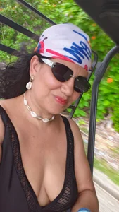 Keity_Mature Public Pic 2