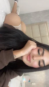AriaaMoon_ Brown sweatshirt Pic
