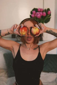 BabyyyLunaX Sharing Peaches! 🍑 зображення 4