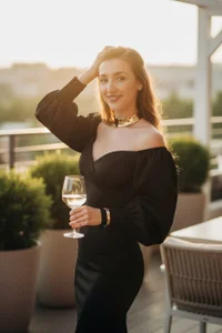 KateRedgar In black outfits Immagine  4