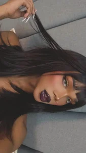 NaomiSteward My curves tell stories your hands would love to read 💋 Pic