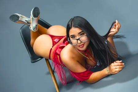 BellaHarllow Red Foto 4