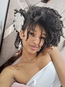 AraEvans1 sexy girl Pic 4