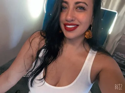 Zdjęcia _ruby_manrique_ your feminine and dominant love 🤤🔥:  4