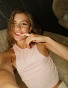 HoveNenets Just me, good vibes and a little mystery… 💋 Pic 2