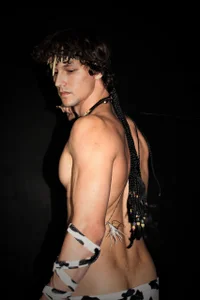 Zdjęcia dirty-boss Put on the outfit of the king of Papuans 1300:  8