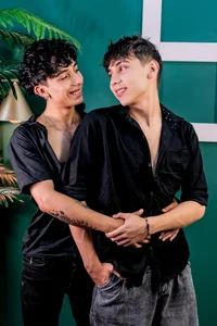 Aiden_Rivers_ kullanıcısının lovers albümü -  2 fotoğraf