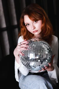 AlisHansonin anticipation of something图片