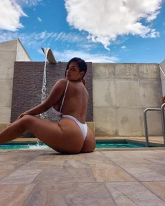 🩶🤍💙 de SaharQamar  7 Imagens