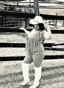 Salome_Adams1のsexy cowgirlの 6枚の写真