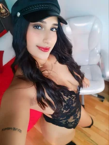 Stefhanyblow Stefhany with hat Pic