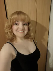 stefanyharper16 Here is Stephanie sexy mature woman candy in a new photo shoot with lush hair in the style of the 80 Gambar 3