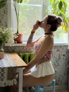 isabellalure's girl with peachs Sex Photo 1