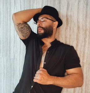 Luke__09のThese photos take them thinking about youの 2枚の写真