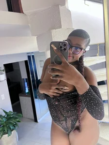 nylaroyale_cr PROVOKING WITH MY NIPPLES 😋 Pic 3