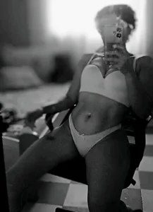 Seductress_Malia Public Pic 2