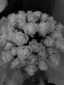 LindsieGreyy My love for flowers Pic 7