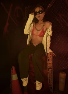 aurora_collinss_のDanger ❌🔥🧯の 3枚の写真