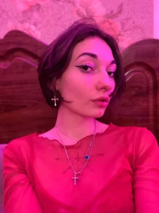 DulcieBendix do you have piercings . fénykép