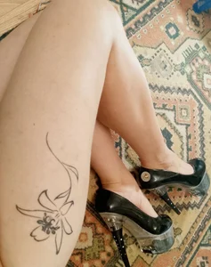 Marlan_Vagner Read book, heels, foot, tattoos Poză 8