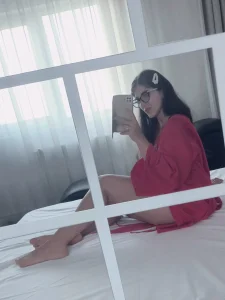 PreciousAillyn Red velvet Foto 2