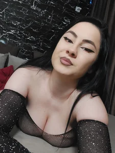 Enna-Kymm Feeling hot Pic 4