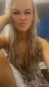 Imyourgoodgirl69xo Share the❤️please&be kind- it’s been a tough couple of weeks for some of us Aussie streamers on here Hình 4