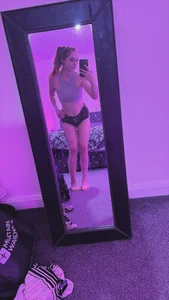 ellielouise8812's XXX Nude Photo 6