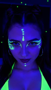 whitney_white_ Neon Face 🌈  7. fénykép