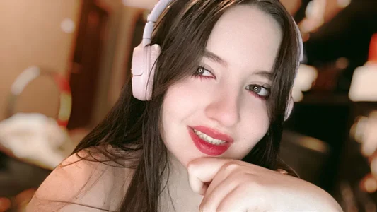 LauretteRagar Public Pic 3