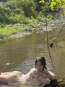 Zdjęcia MartinnaGreco Come swim in the river with me🤍:  3
