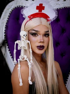 NaomiSteward: 😈🤭 Sweet tricks and secret nights 💘 ( 2 фото)