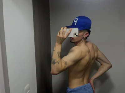 strongManLatino 2 รูป 