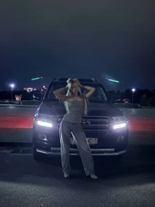 IvyArmbrister Public  2টি ছবি