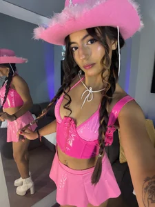 Are you ready for this sexy cowgirl to ride you like never before? de emily_bank Foto 3