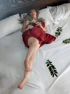 Desires between the blankets od Matureboobs_111  7 snímek