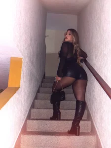 MelanieRioss Public Pic 5