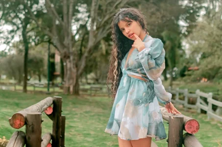 sofii_skys In contact with nature sexfoto 3