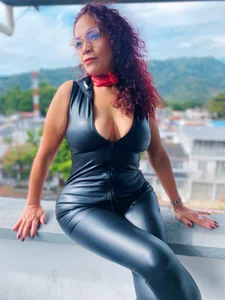 Kasandra_Gomez admiring the landscape Immagine 