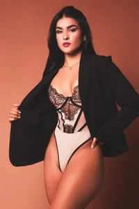 Antonellaparis_: elegance and sensuality on the surface 👄 ( 3 фото)