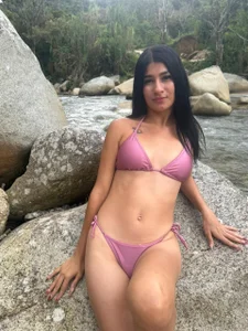 Ginni_charlotte sexy girl  5টি ছবি