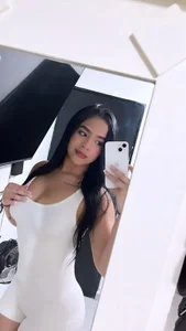 VIOLETWILLIANS Public зображення 4