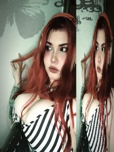bloodsweett Red girl ❣️🥀 Foto 2