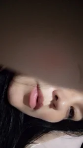 Donniia Look at me slowly Immagine  2