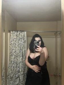 carmilla_red selfie Pic